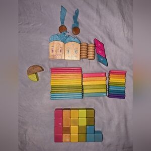 Tegu Magnetic Blocks!  69 Pieces!